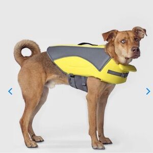 Canada Pooch Wave Rider Dog Life Jacket with Secure Adjustable Buckles
